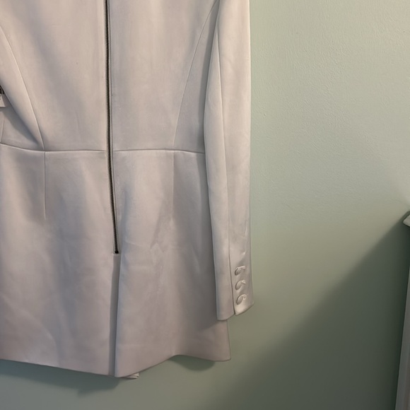 ALICE + OLIVIA
Mayra wrap-effect satin-crepe playsuit size 4 - Picture 12 of 12